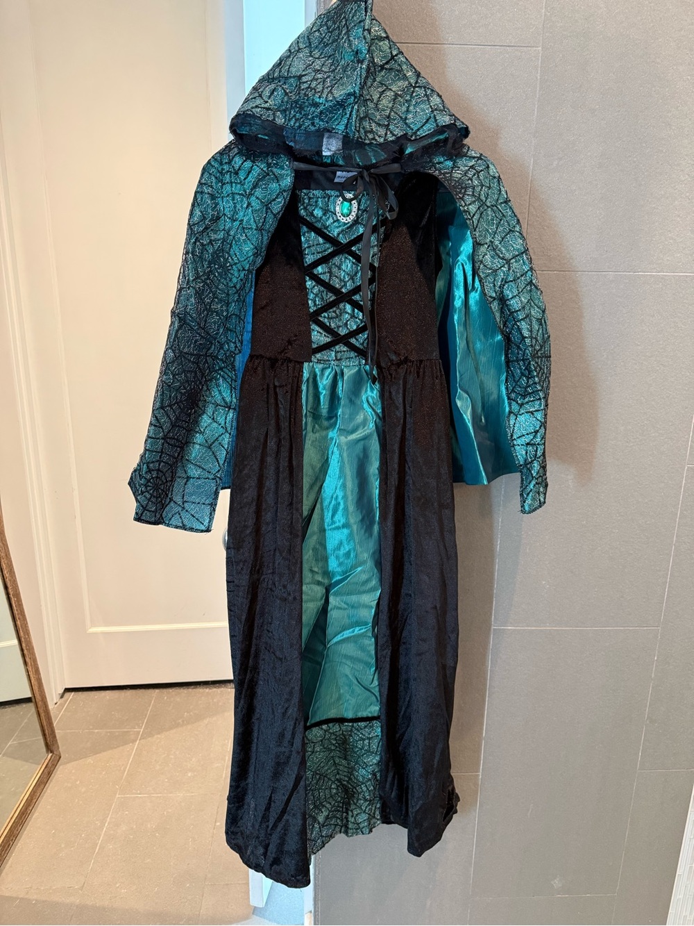 Spirit Halloween Medieval Sorceress Witch Costume Dress + Hooded Cape Women’s M